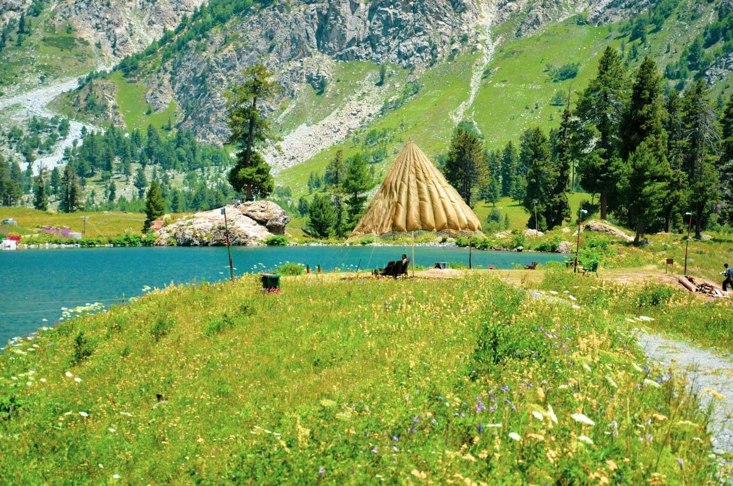Enjoying leisure in the tranquil Minimarg Valley