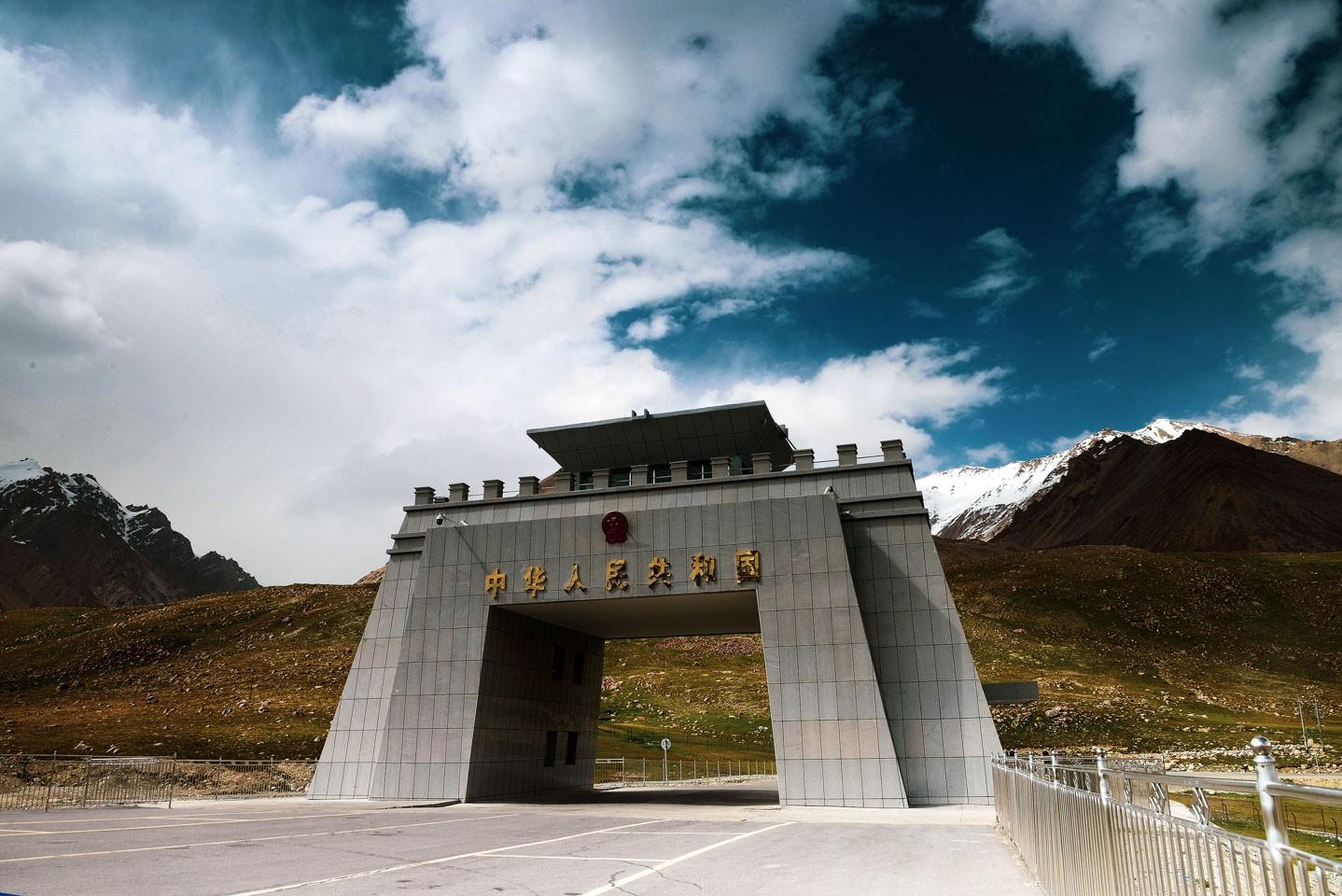 Pakistan-China border via Khunjerab Pass