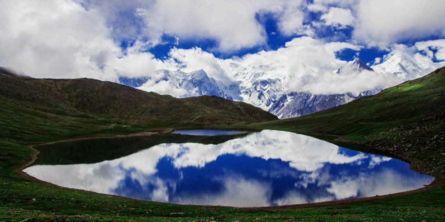 Reflecting the majestic pekas of Karakoram Range, the spectacular Rush Lake