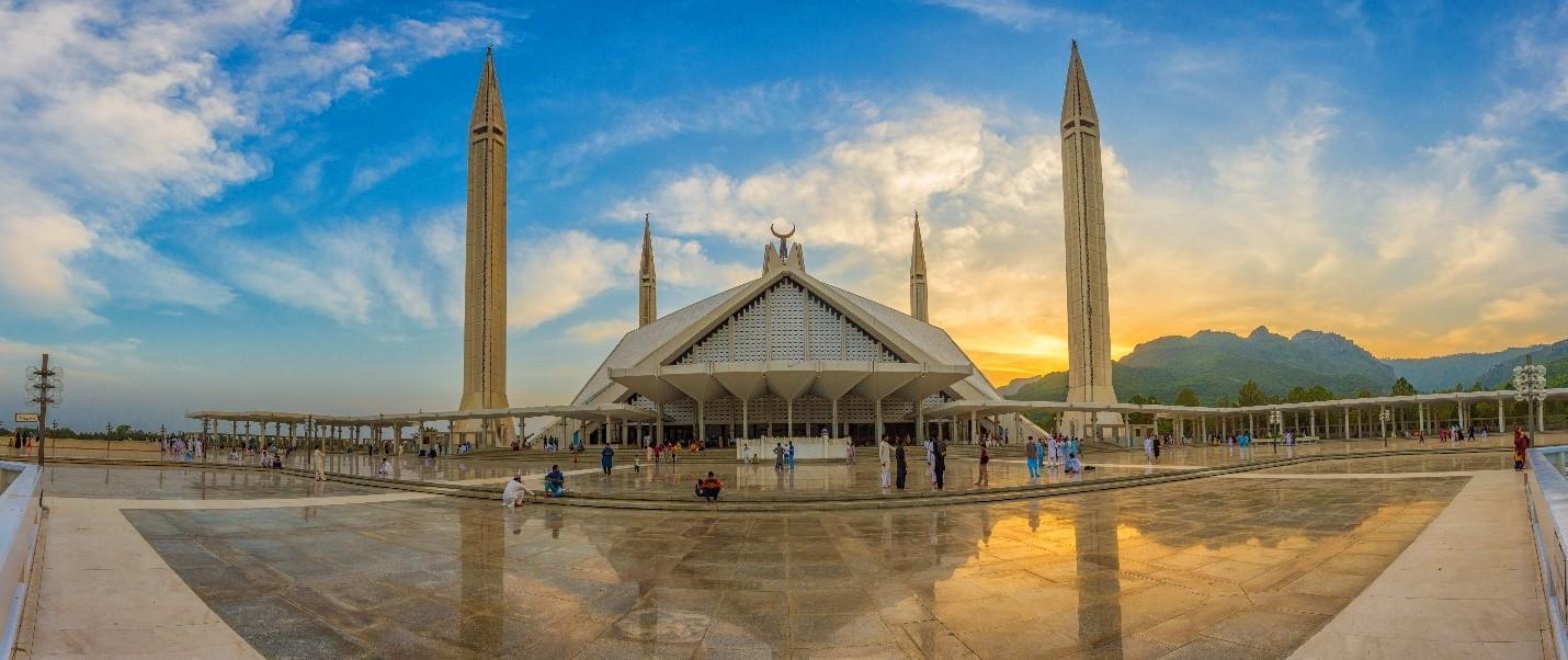  Gorgeous towering Minarets of Shah Faisal Mosque, Islamabad