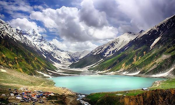 The mesmerizing view of lake Saif-ul-Mulook