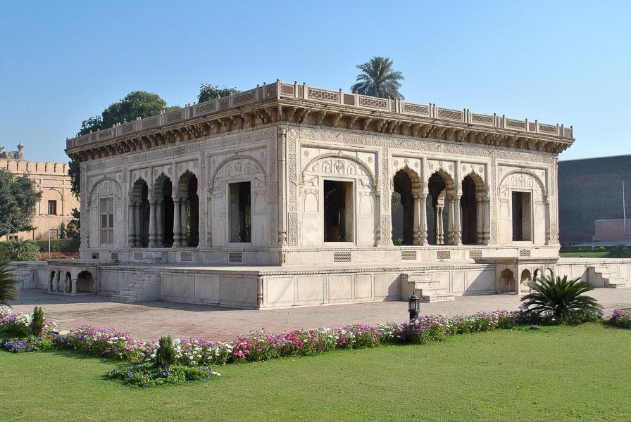 Hazuri Bagh-the magnificient architecture of Mughal time