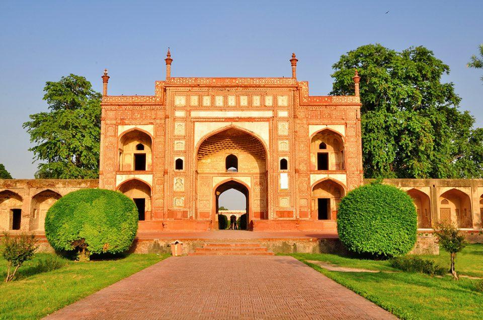 tomb of jahangir