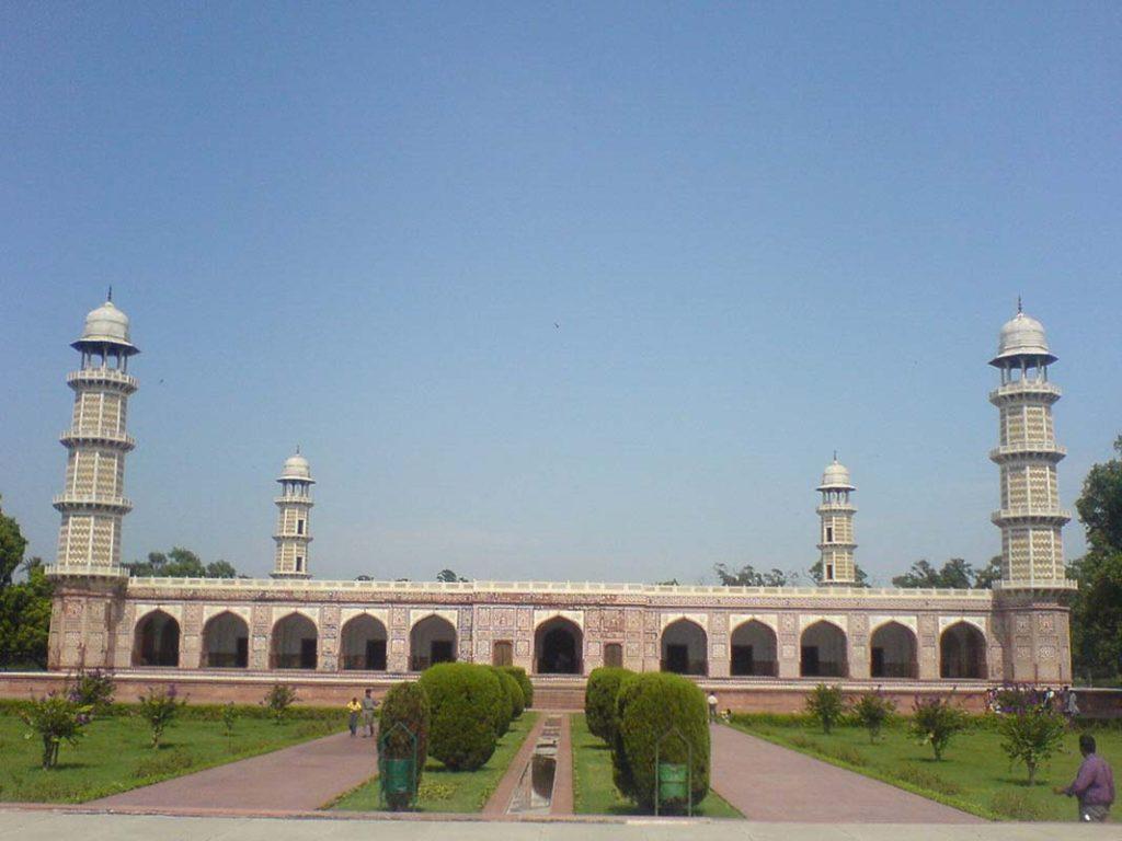 Tomb of Jahangir img1
