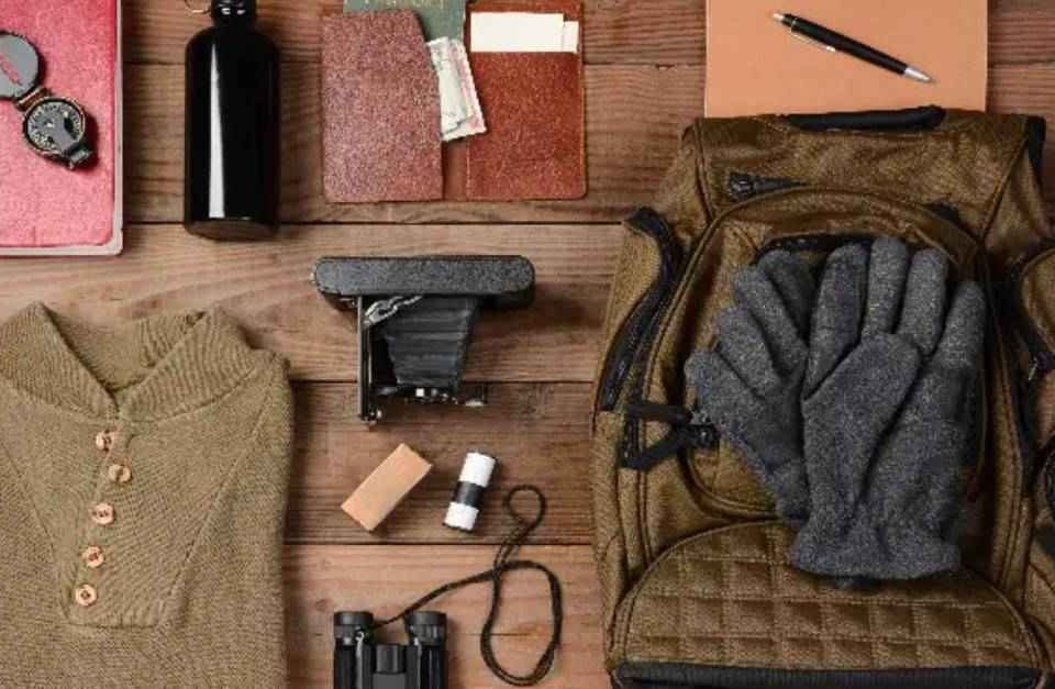 <strong>10 Must-Pack Essentials for Women While Traveling to the Hills</strong>