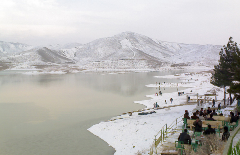 people enjoying at Hanna Lake Quetta