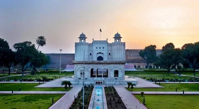 Hazuri Bagh garden between Lahore Fort and Badshahi Mosque