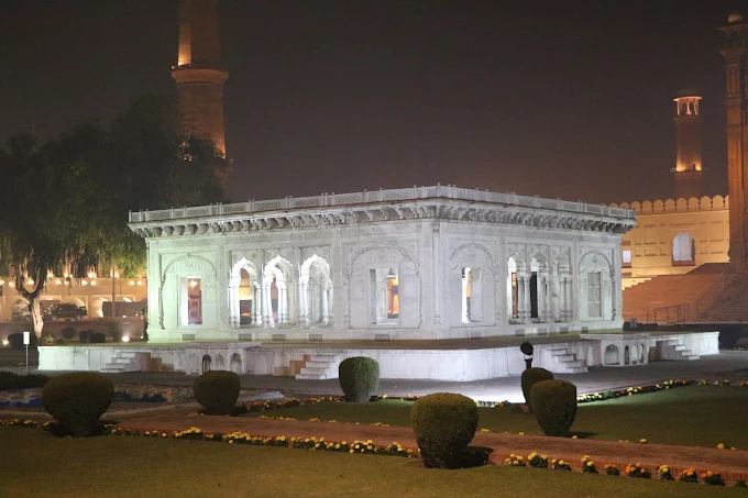 Hazuri Bagh Baradari marble pavilion in Lahore